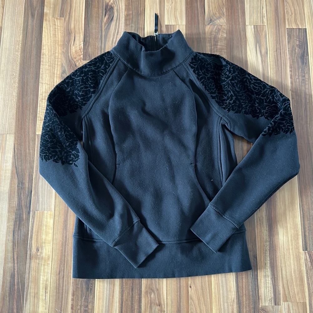 Lululemon sweatshirt
